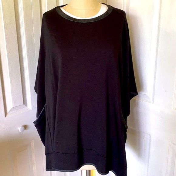 Asymmetrical black poncho - Picture 1 of 11